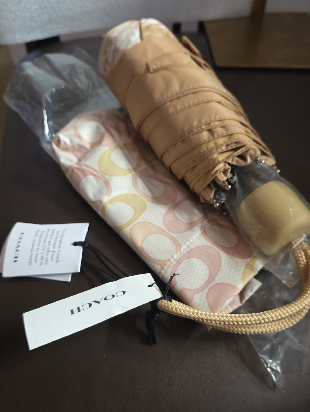 Coach Uv Protection Rain/ Shine Umbrella W/ Subtle Colorful Cs Sig. Print Nwt - Picture 4 of 6